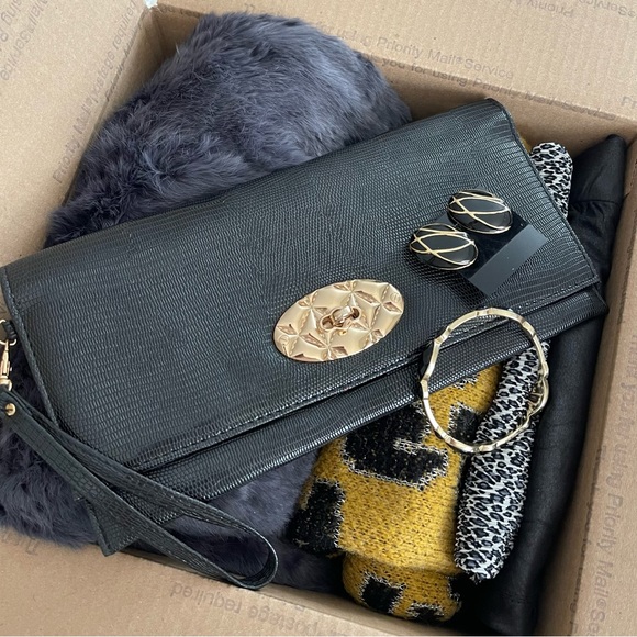 Mob Wife Aesthetic Mystery Style Box 5-7 Pieces of Women’s Clothing Accessories - Picture 3 of 6